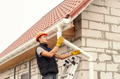 Pose et remplacement de gouttières à Juscorps